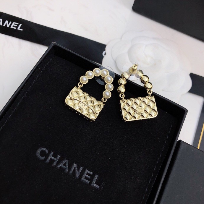 官网打版 小香 CHANEL 包包耳钉耳坠。 优雅大方精工设计   雕刻 非常修饰脸型    青春活力 