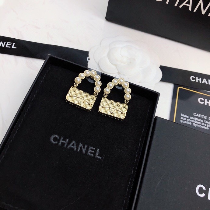 官网打版 小香 CHANEL 包包耳钉耳坠。 优雅大方精工设计   雕刻 非常修饰脸型    青春活力 