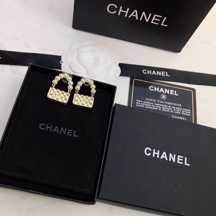 官网打版 小香 CHANEL 包包耳钉耳坠。 优雅大方精工设计   雕刻 非常修饰脸型    青春活力 