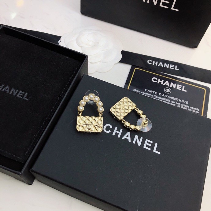 官网打版 小香 CHANEL 包包耳钉耳坠。 优雅大方精工设计   雕刻 非常修饰脸型    青春活力 