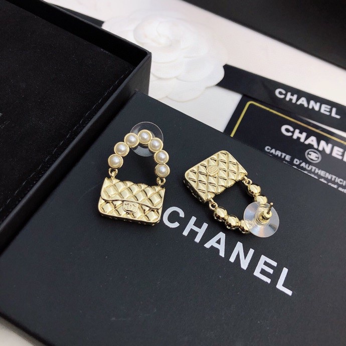 官网打版 小香 CHANEL 包包耳钉耳坠。 优雅大方精工设计   雕刻 非常修饰脸型    青春活力 