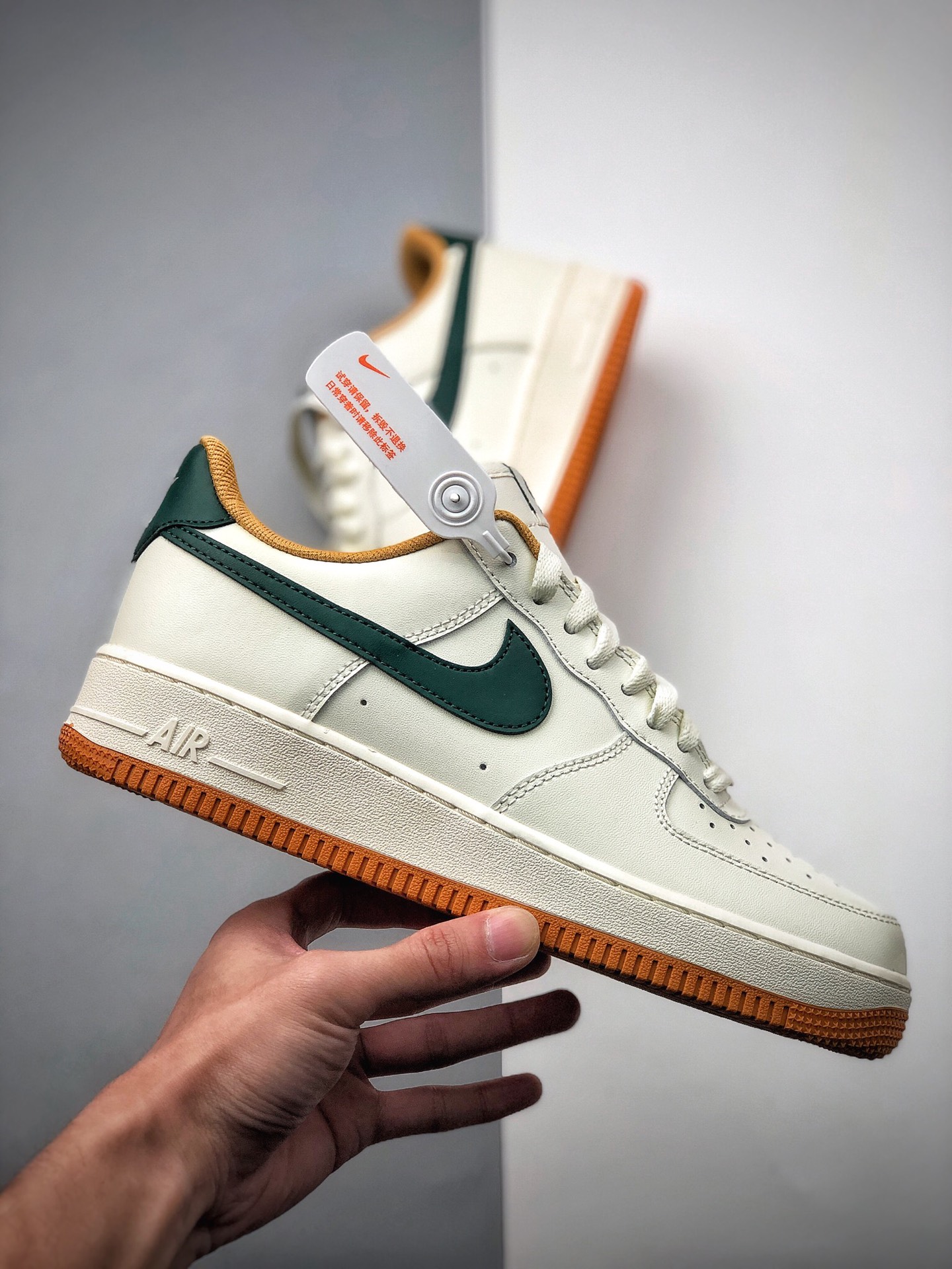 200 Nike 空军一号运动休闲板鞋  货号：CJ6065-600