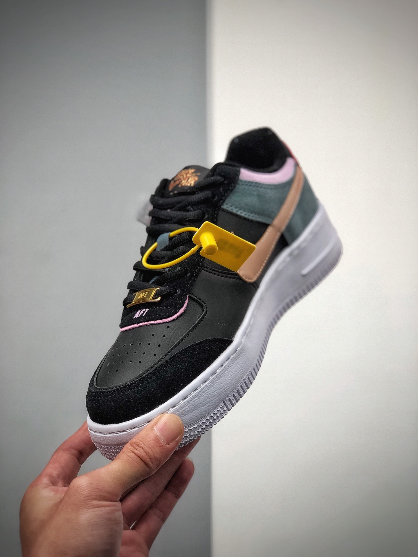 180 Nike 空军一号运动休闲板鞋  货号：CU5315-001