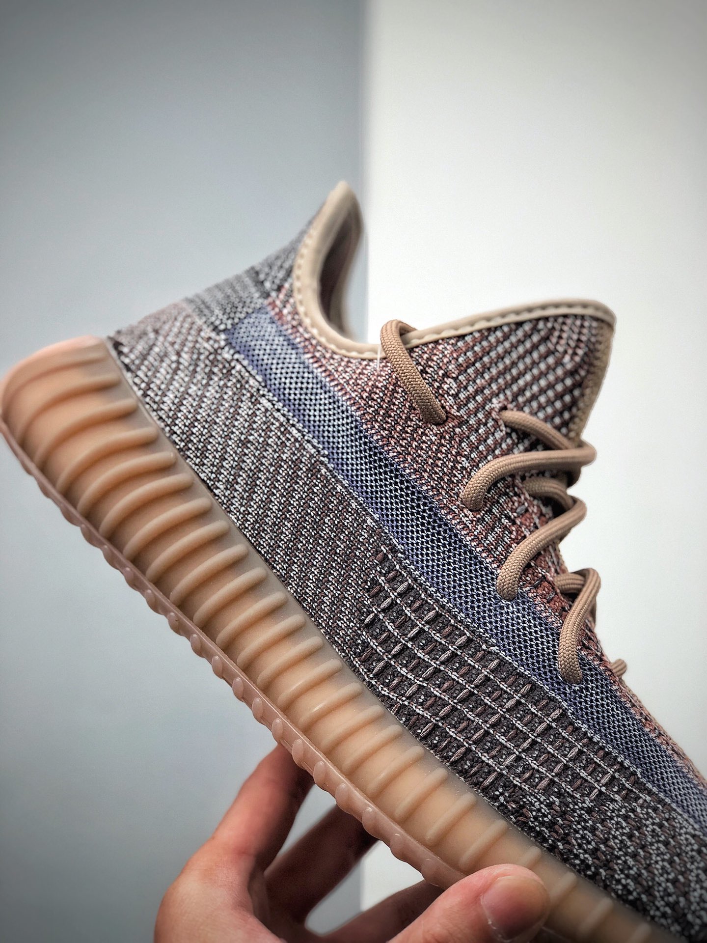 200  阿迪达斯Adidas Yeezy Boost 350 V2”Fade”百搭轻便爆米花中底休闲运动慢跑鞋“单宁棕褐暗蓝”H02795