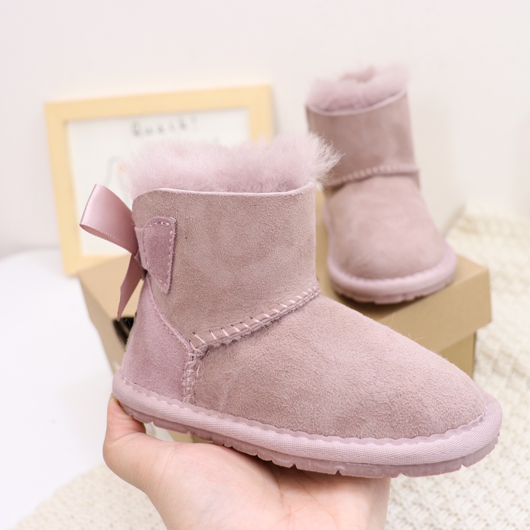 图片[5]-UGG皮毛一体蝴蝶结宝宝鞋雪地靴尺码15–20 此款是小童款.鞋底是薄的非常适合小宝宝💪 俏皮可爱的后蝴蝶结.和logo的完美结合.可爱甜美📣 是羊皮毛一体，真羊毛.软橡胶防滑底轻便舒适👍…-选品中心