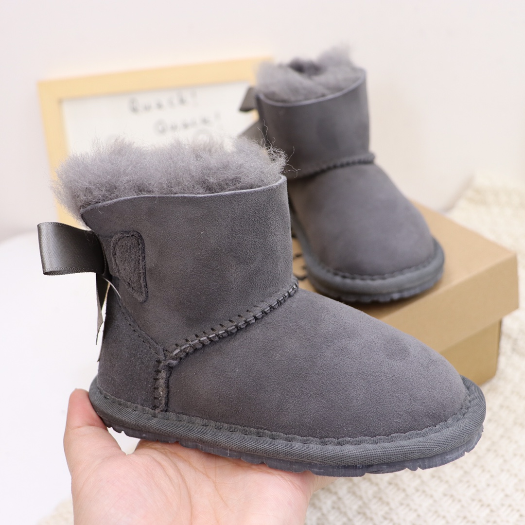 图片[6]-UGG皮毛一体蝴蝶结宝宝鞋雪地靴尺码15–20 此款是小童款.鞋底是薄的非常适合小宝宝💪 俏皮可爱的后蝴蝶结.和logo的完美结合.可爱甜美📣 是羊皮毛一体，真羊毛.软橡胶防滑底轻便舒适👍…-选品中心