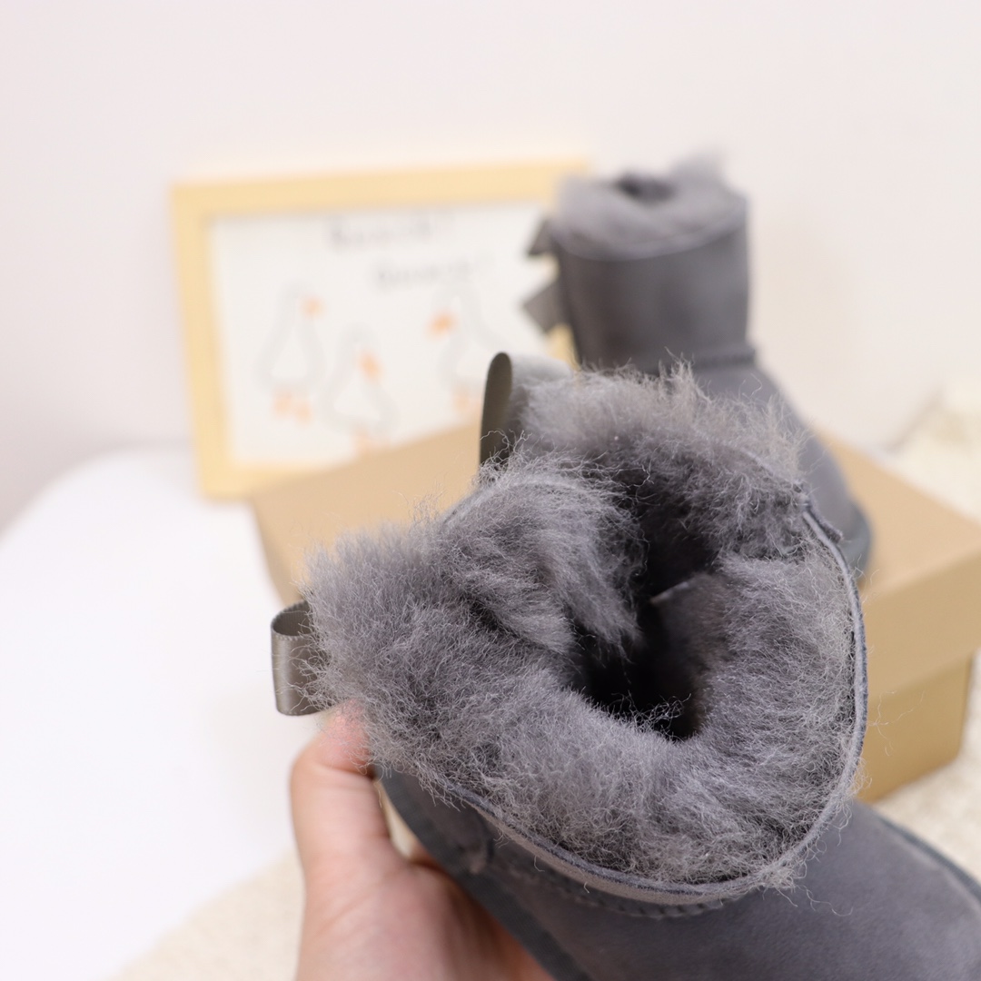 图片[8]-UGG皮毛一体蝴蝶结宝宝鞋雪地靴尺码15–20 此款是小童款.鞋底是薄的非常适合小宝宝💪 俏皮可爱的后蝴蝶结.和logo的完美结合.可爱甜美📣 是羊皮毛一体，真羊毛.软橡胶防滑底轻便舒适👍…-选品中心