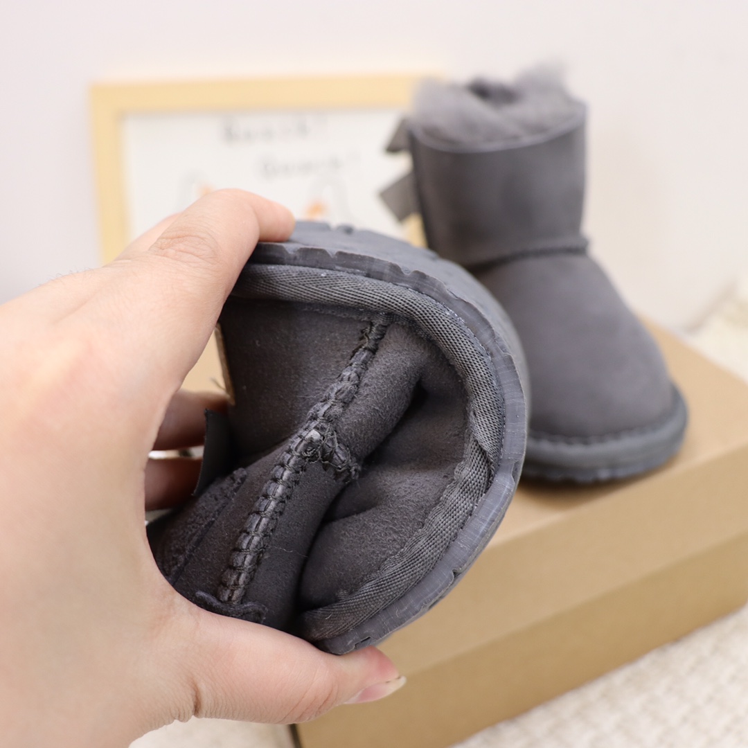 图片[9]-UGG皮毛一体蝴蝶结宝宝鞋雪地靴尺码15–20 此款是小童款.鞋底是薄的非常适合小宝宝💪 俏皮可爱的后蝴蝶结.和logo的完美结合.可爱甜美📣 是羊皮毛一体，真羊毛.软橡胶防滑底轻便舒适👍…-选品中心