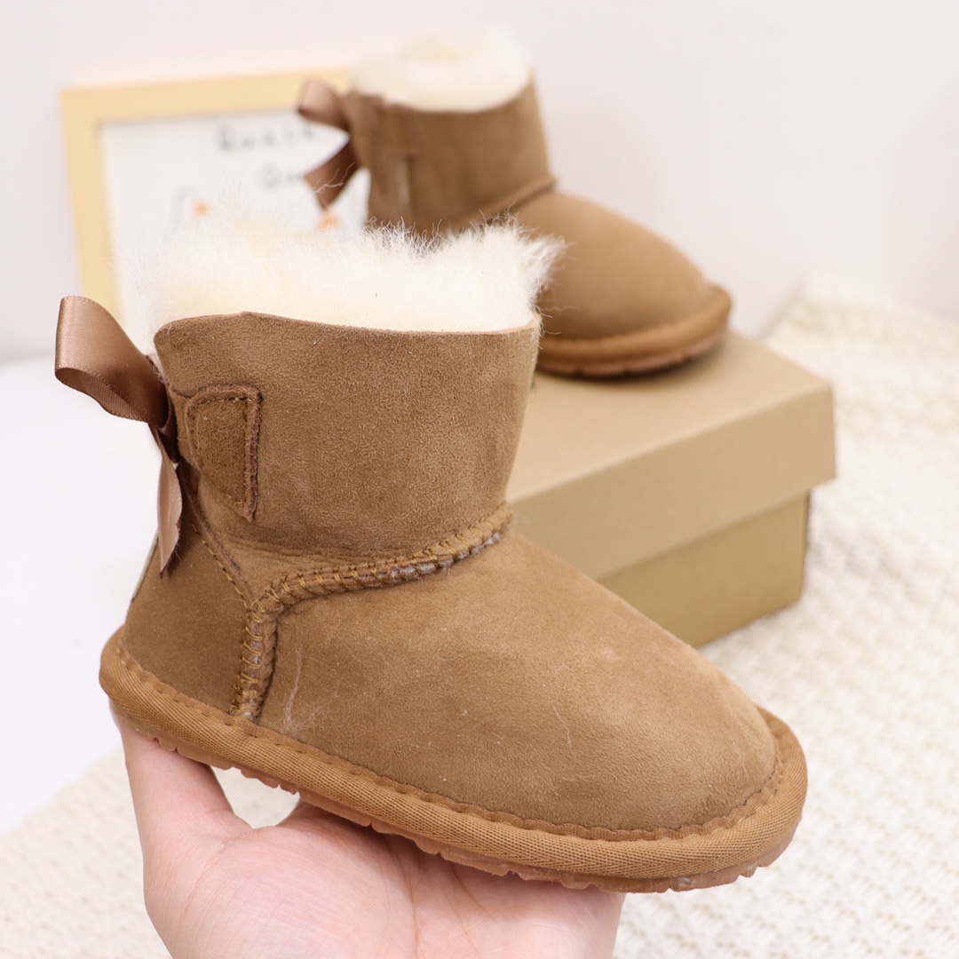 图片[6]-UGG皮毛一体蝴蝶结宝宝鞋雪地靴尺码15–20 此款是小童款.鞋底是薄的非常适合小宝宝💪 俏皮可爱的后蝴蝶结.和logo的完美结合.可爱甜美📣 是羊皮毛一体，真羊毛.软橡胶防滑底轻便舒适👍…-选品中心