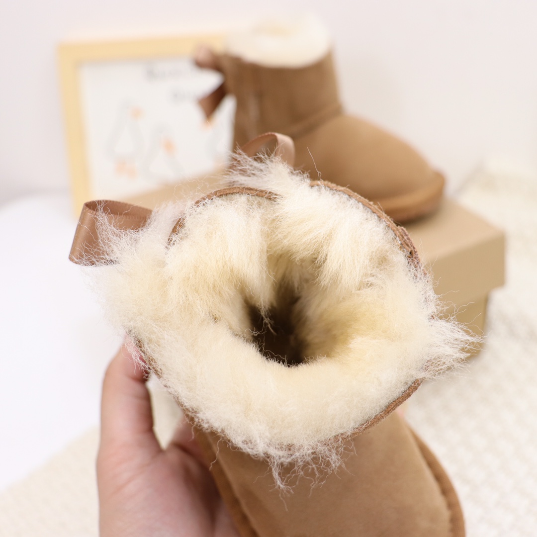 图片[7]-UGG皮毛一体蝴蝶结宝宝鞋雪地靴尺码15–20 此款是小童款.鞋底是薄的非常适合小宝宝💪 俏皮可爱的后蝴蝶结.和logo的完美结合.可爱甜美📣 是羊皮毛一体，真羊毛.软橡胶防滑底轻便舒适👍…-选品中心