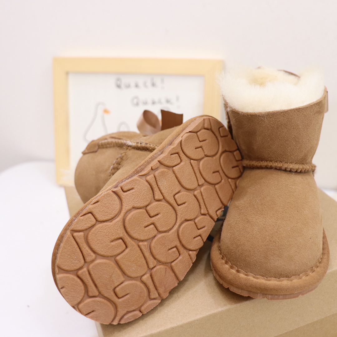 图片[5]-UGG皮毛一体蝴蝶结宝宝鞋雪地靴尺码15–20 此款是小童款.鞋底是薄的非常适合小宝宝💪 俏皮可爱的后蝴蝶结.和logo的完美结合.可爱甜美📣 是羊皮毛一体，真羊毛.软橡胶防滑底轻便舒适👍…-选品中心
