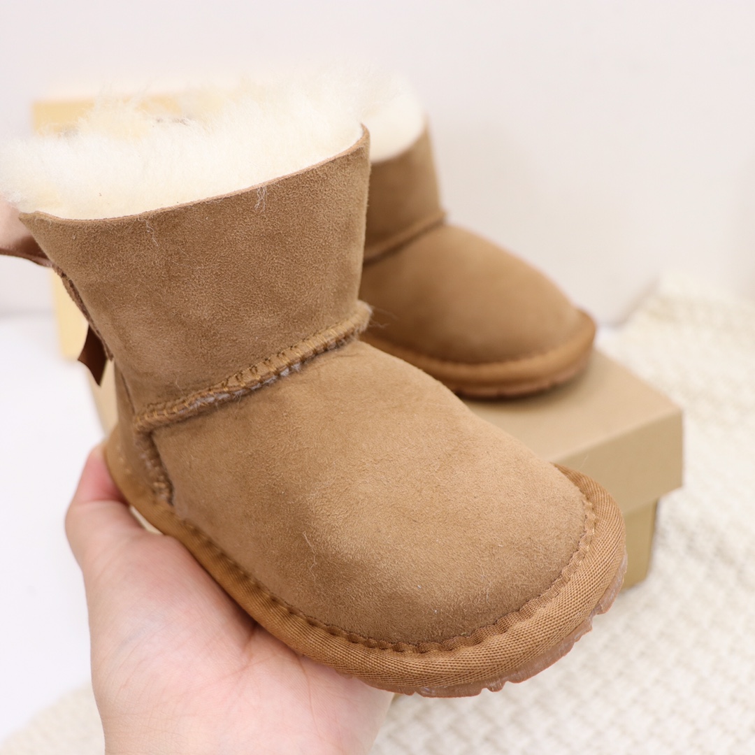 图片[9]-UGG皮毛一体蝴蝶结宝宝鞋雪地靴尺码15–20 此款是小童款.鞋底是薄的非常适合小宝宝💪 俏皮可爱的后蝴蝶结.和logo的完美结合.可爱甜美📣 是羊皮毛一体，真羊毛.软橡胶防滑底轻便舒适👍…-选品中心