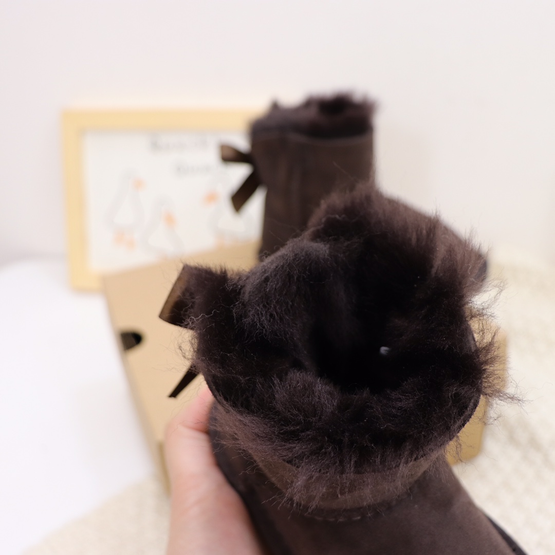 图片[8]-UGG皮毛一体蝴蝶结宝宝鞋雪地靴尺码15–20 此款是小童款.鞋底是薄的非常适合小宝宝💪 俏皮可爱的后蝴蝶结.和logo的完美结合.可爱甜美📣 是羊皮毛一体，真羊毛.软橡胶防滑底轻便舒适👍…-选品中心