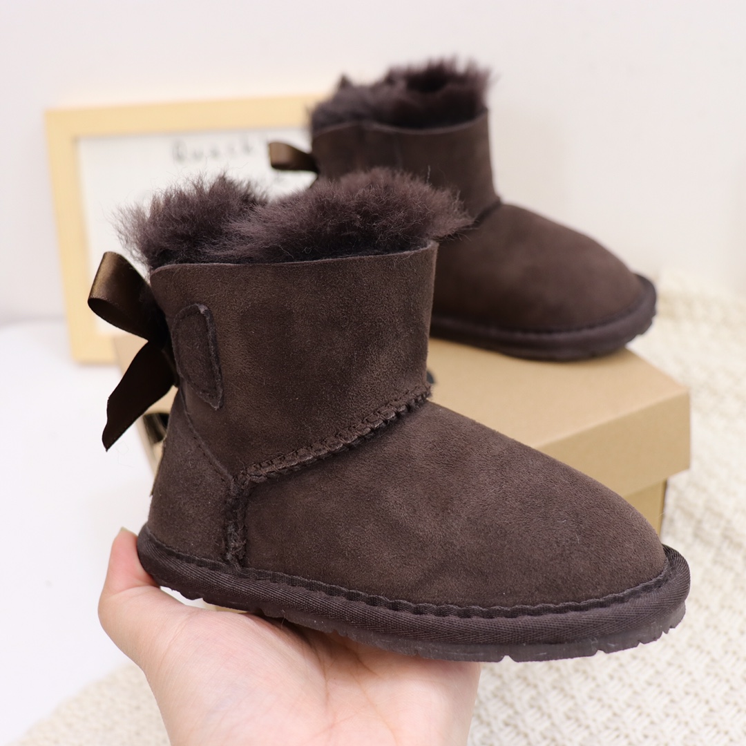 图片[6]-UGG皮毛一体蝴蝶结宝宝鞋雪地靴尺码15–20 此款是小童款.鞋底是薄的非常适合小宝宝💪 俏皮可爱的后蝴蝶结.和logo的完美结合.可爱甜美📣 是羊皮毛一体，真羊毛.软橡胶防滑底轻便舒适👍…-选品中心