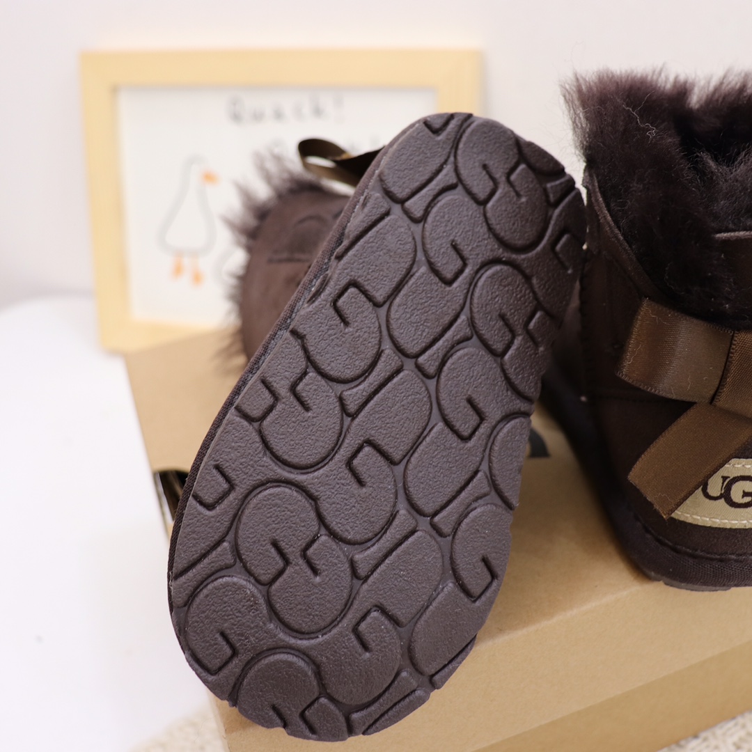 图片[5]-UGG皮毛一体蝴蝶结宝宝鞋雪地靴尺码15–20 此款是小童款.鞋底是薄的非常适合小宝宝💪 俏皮可爱的后蝴蝶结.和logo的完美结合.可爱甜美📣 是羊皮毛一体，真羊毛.软橡胶防滑底轻便舒适👍…-选品中心