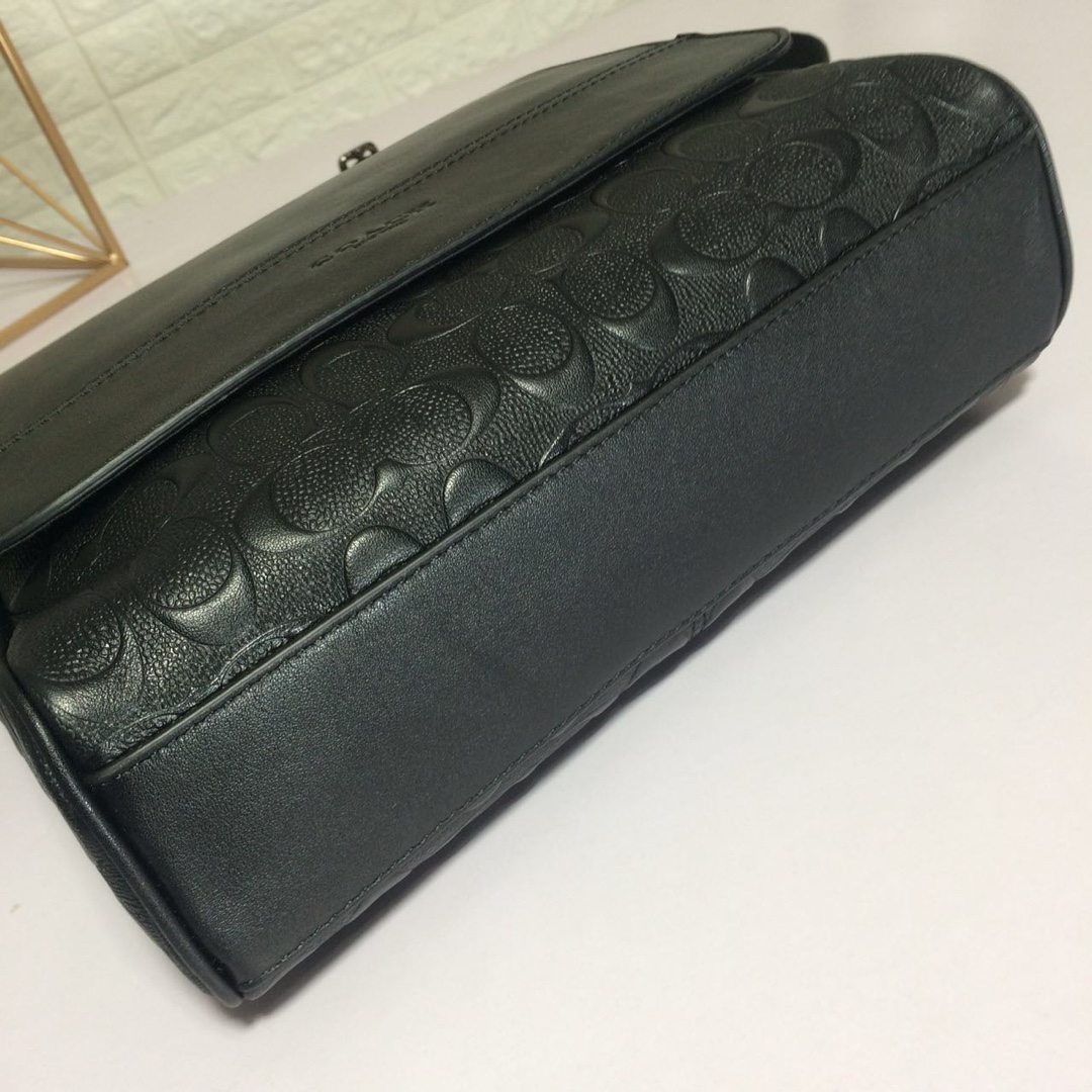 Coach 新款C家男士翻盖单肩斜挎包 男士飞行员包F73340 头层牛皮配 C纹款 包型车线手工都一流 可单肩 斜挎的哦 简单出行男士的常用品都能装下