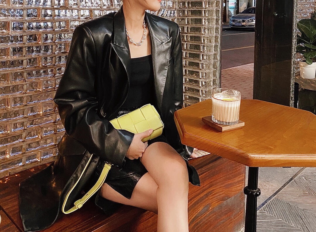 Bottega Veneta葆蝶家  The Belt Cassttte腰包 639367奇异果色