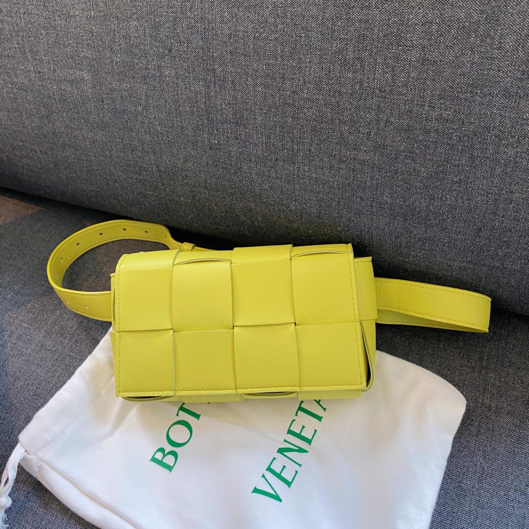 Bottega Veneta葆蝶家  The Belt Cassttte腰包 639367奇异果色
