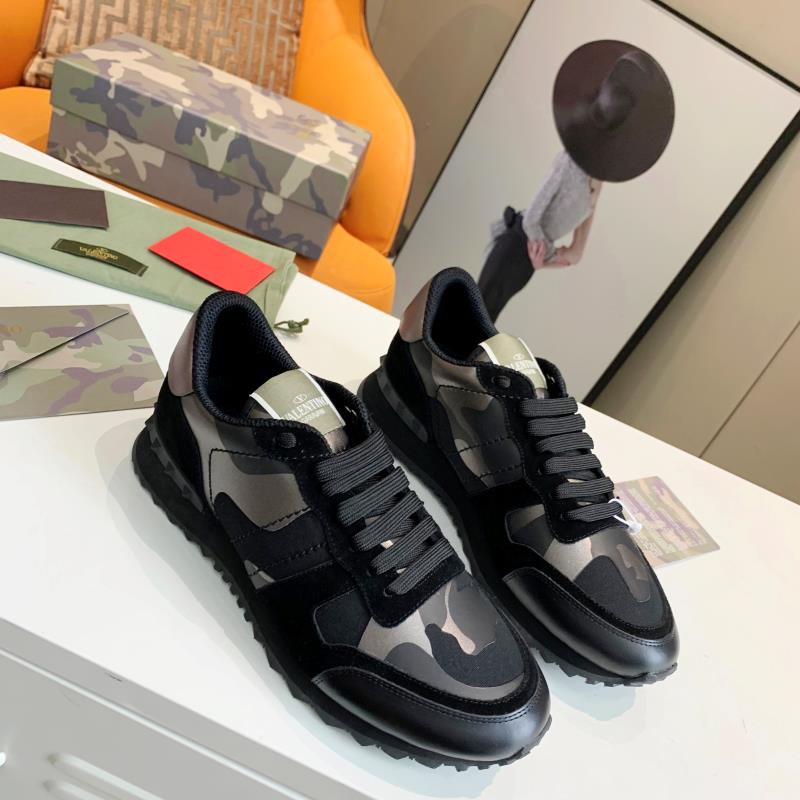 NO:781002,Real-price top version of VALEN@TINO classic rivet camouflage series original cowhide, lining and insole. The insole is made of high-elastic latex. It is good-looking and durable, has always been trendy, gentleman style, super comfortable and easy to wear. Comes with original packaging (in stock) 38-45 (46 customized),,valentino,cowhide19860909实价顶级版本VALEN@TINO经典铆钉迷彩系列原版牛皮、内里及鞋垫,鞋垫采用高弹乳胶铺垫,好看耐穿、潮流指数一直都是、绅士款、超级舒适好穿 配原版包装（现货）38-45（46定做）,,valentino,cowhide,Men's shoes