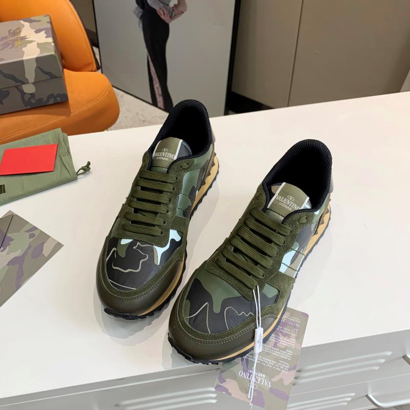 NO:781016,Real-price top version of VALEN@TINO classic rivet camouflage series original cowhide, lining and insole. The insole is made of high-elastic latex. It is good-looking and durable, has always been trendy, gentleman style, super comfortable and easy to wear. Comes with original packaging (in stock) 38-45 (46 customized),,valentino,cowhide19860909实价顶级版本VALEN@TINO经典铆钉迷彩系列原版牛皮、内里及鞋垫,鞋垫采用高弹乳胶铺垫,好看耐穿、潮流指数一直都是、绅士款、超级舒适好穿 配原版包装（现货）38-45（46定做）,,valentino,cowhide,Men's shoes