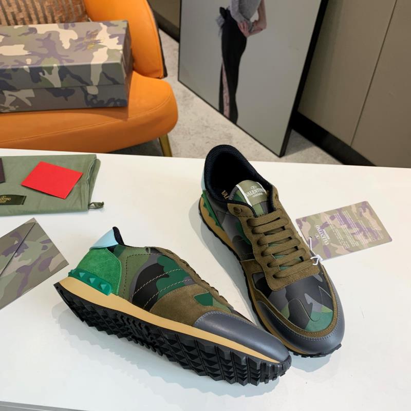 NO:780955,Real-price top version of VALEN@TINO classic rivet camouflage series original cowhide, lining and insole. The insole is made of high-elastic latex. It is good-looking and durable, has always been trendy, gentleman style, super comfortable and easy to wear. Comes with original packaging (in stock) 38-45 (46 customized),,valentino,cowhide19860909实价顶级版本VALEN@TINO经典铆钉迷彩系列原版牛皮、内里及鞋垫,鞋垫采用高弹乳胶铺垫,好看耐穿、潮流指数一直都是、绅士款、超级舒适好穿 配原版包装（现货）38-45（46定做）,,valentino,cowhide,Men's shoes