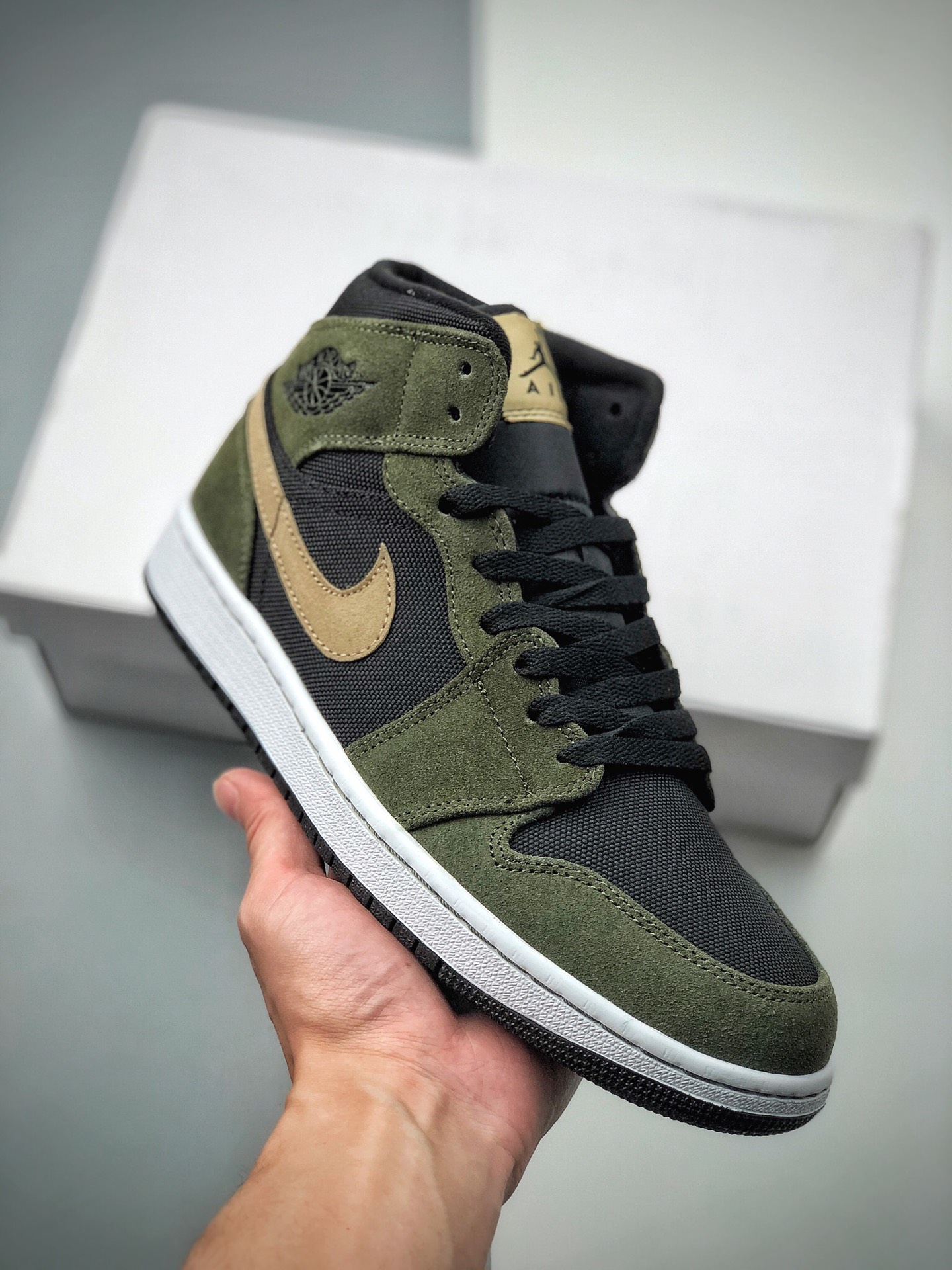 Air Jordan 1 Mid "Olive Green" verde oliva, serie de caña media, nuevo lote, suela original con molde original, cuero p…