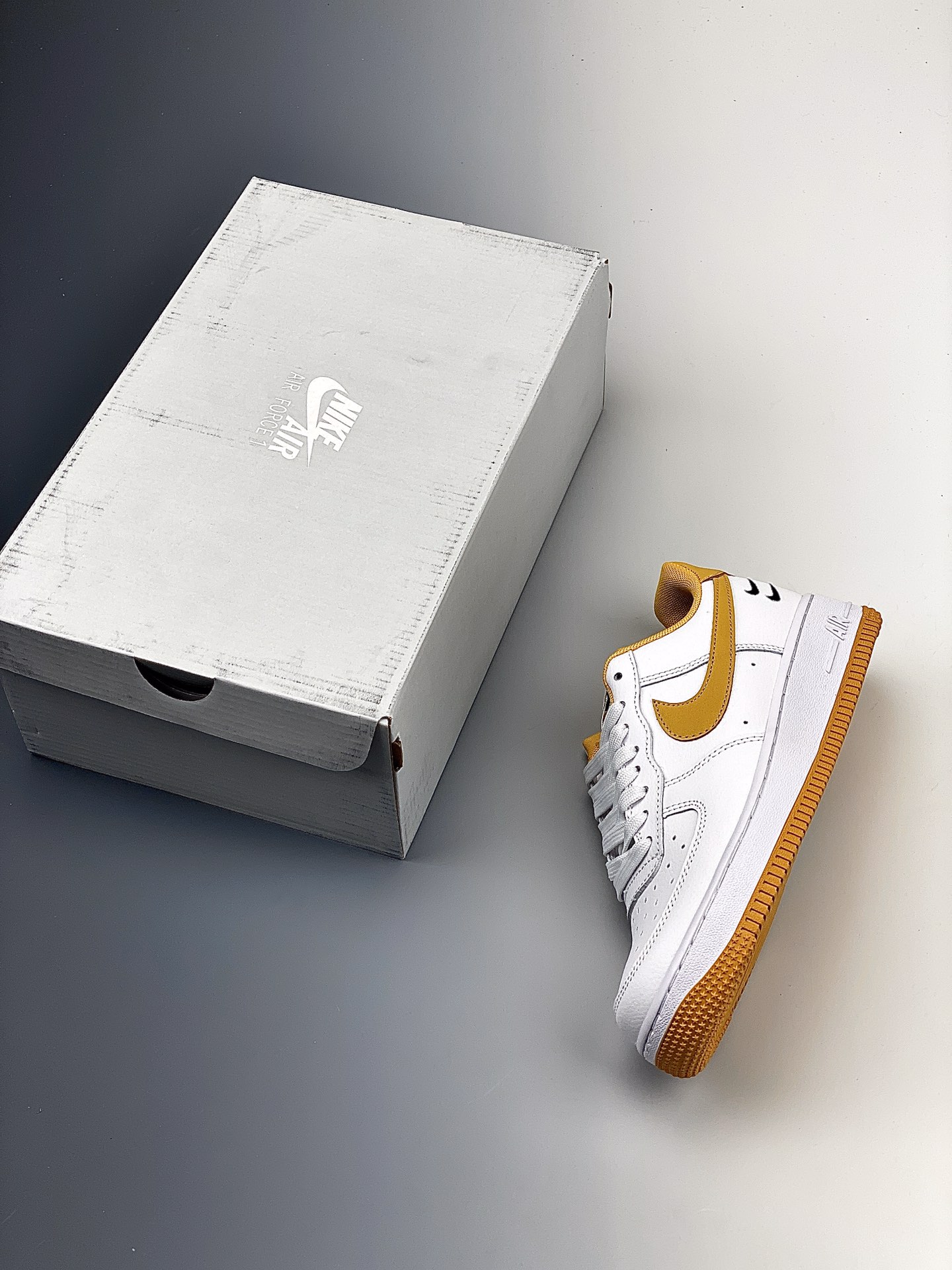 180    Nike Air Force 1 空军一号低帮运动休闲板鞋 DH2947-100