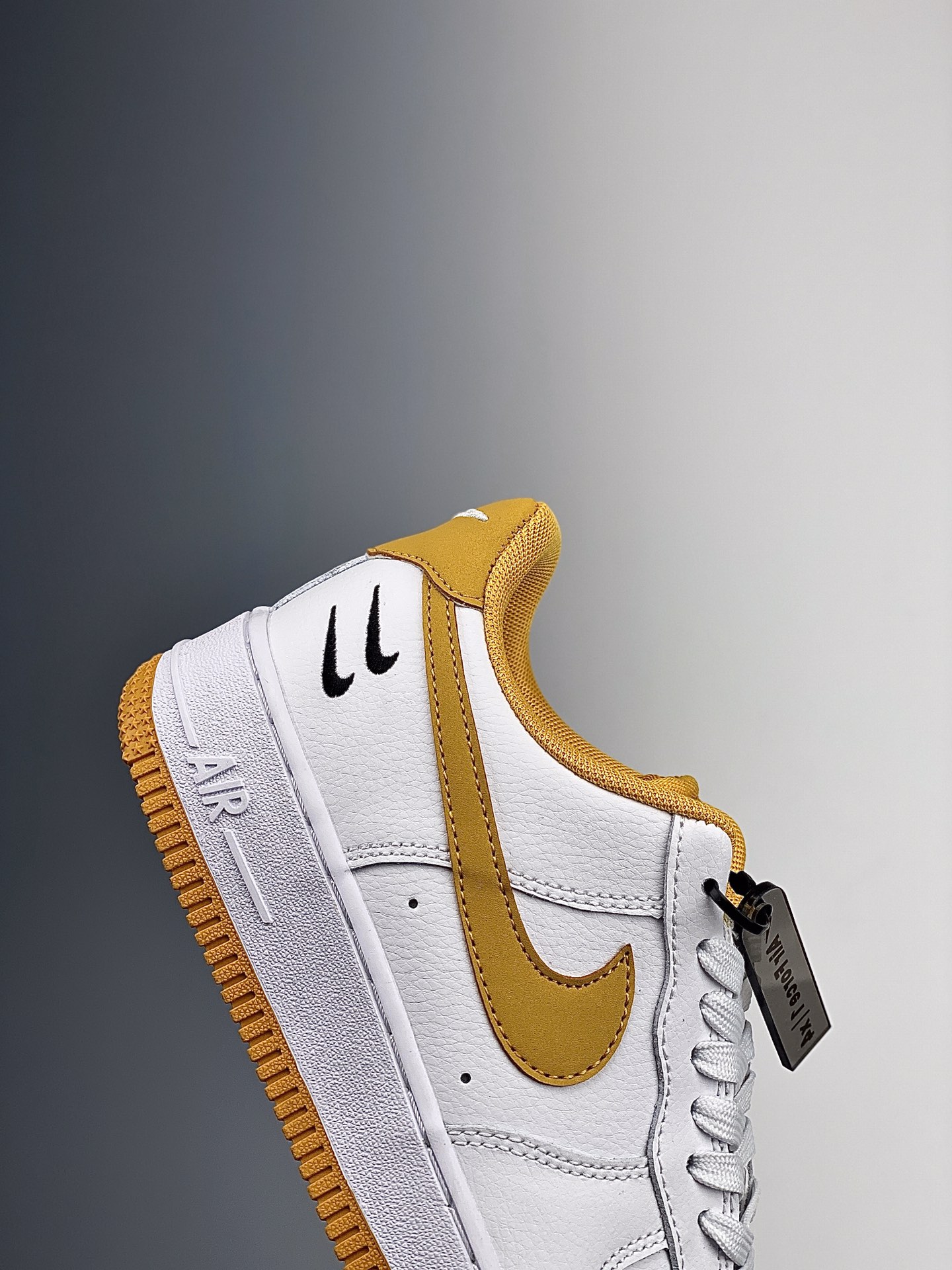 180    Nike Air Force 1 空军一号低帮运动休闲板鞋 DH2947-100