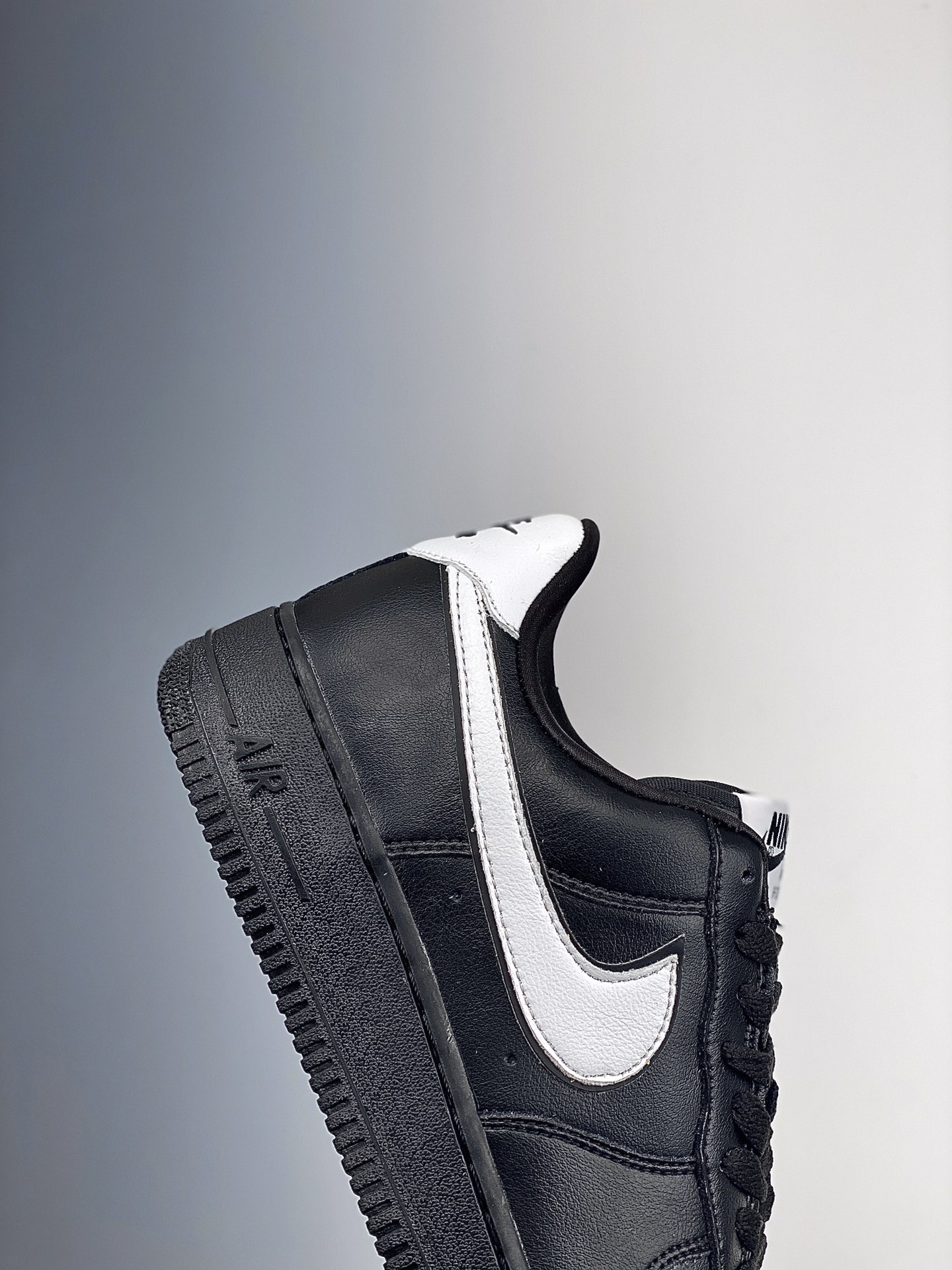 180  Nike Air Force 1 空军一号低帮运动休闲板鞋 CQ0492-001