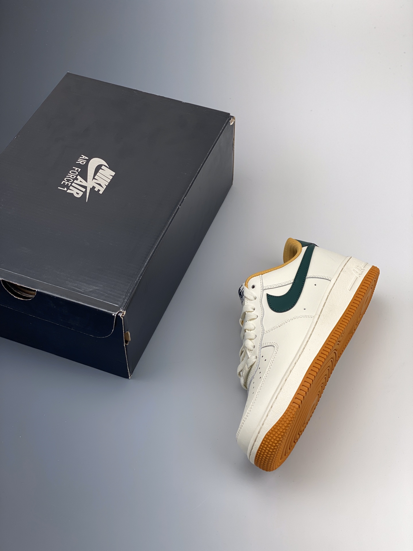 190  Nike Air Force 1 空军一号低帮运动休闲板鞋 CJ6065-600