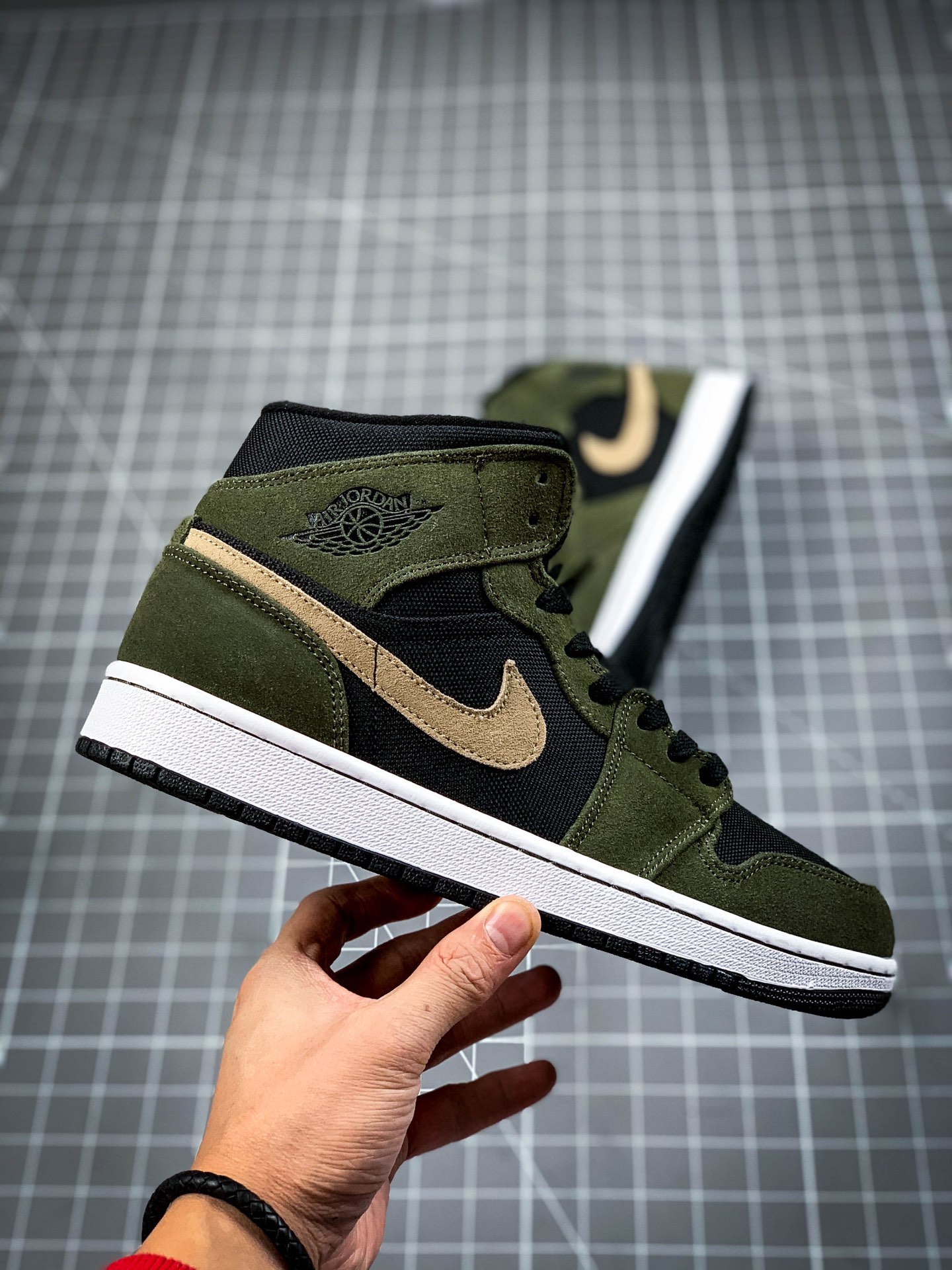 240  Air Jordan 1 Mid AJ1乔1中帮文化篮球鞋  BQ6472-030