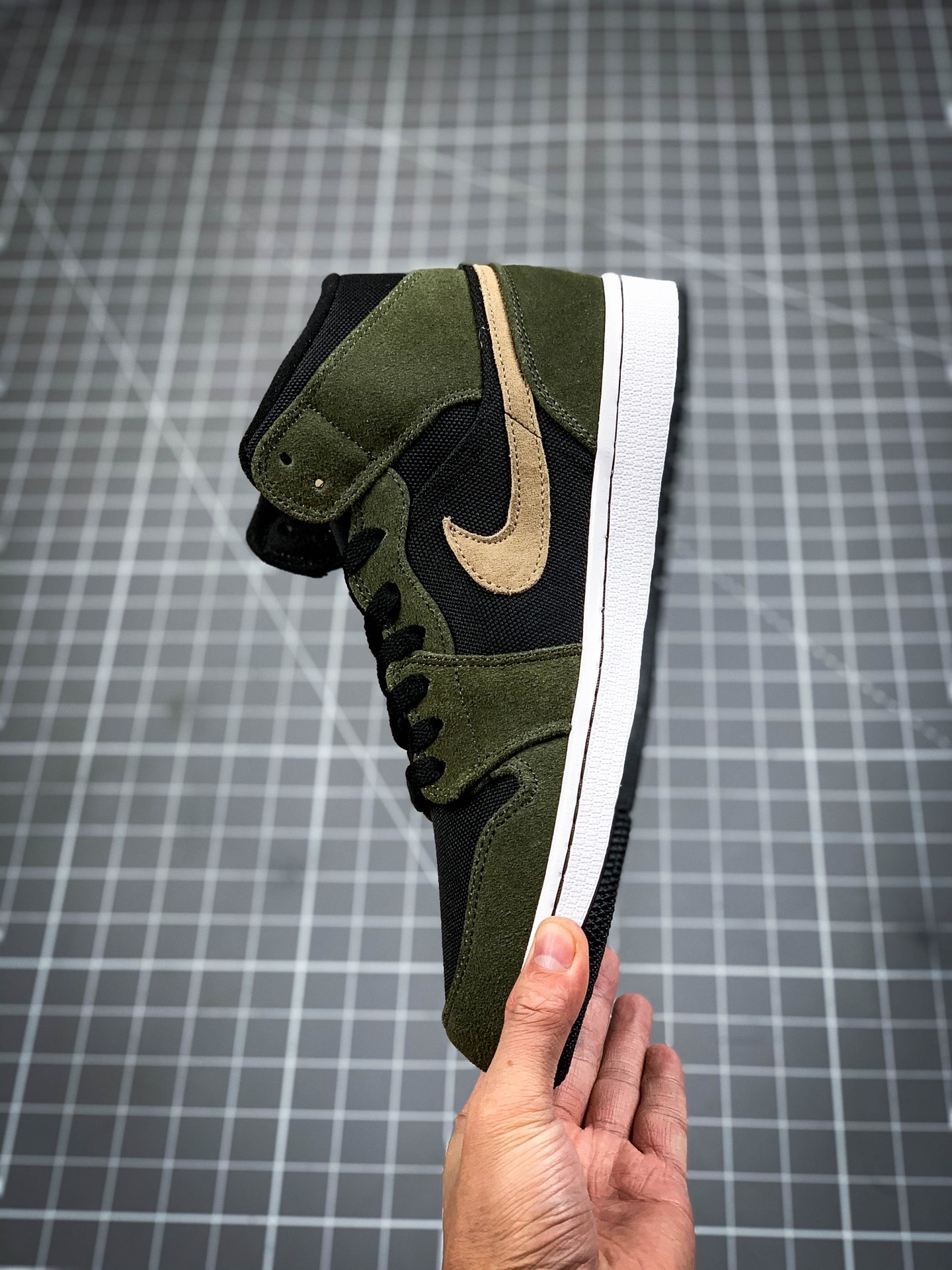 240  Air Jordan 1 Mid AJ1乔1中帮文化篮球鞋  BQ6472-030