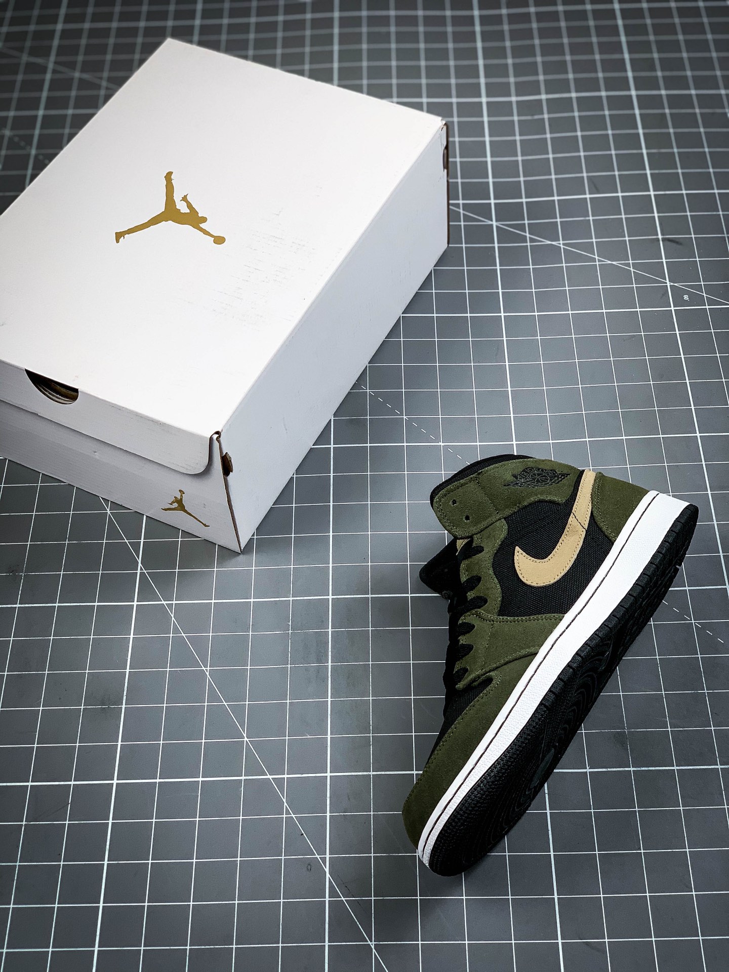 240  Air Jordan 1 Mid AJ1乔1中帮文化篮球鞋  BQ6472-030
