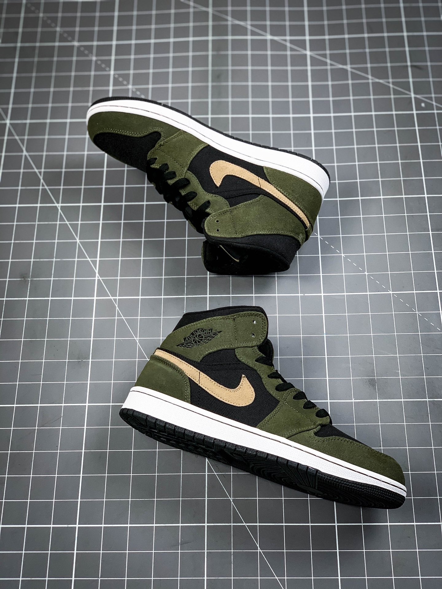 240  Air Jordan 1 Mid AJ1乔1中帮文化篮球鞋  BQ6472-030