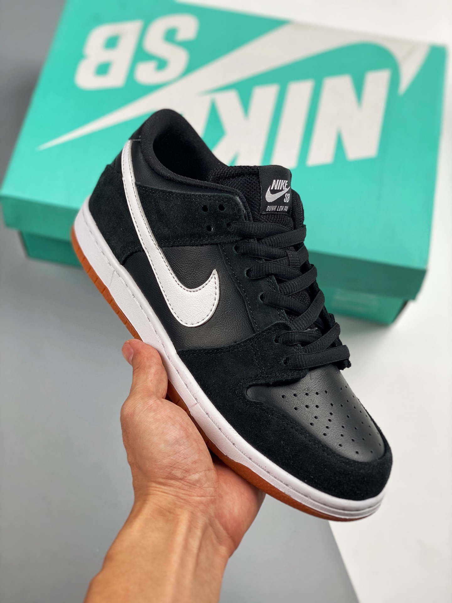 Nike Dunk SB Low Pro black and white, original channel cardboard construction, real photo first release #orig…
