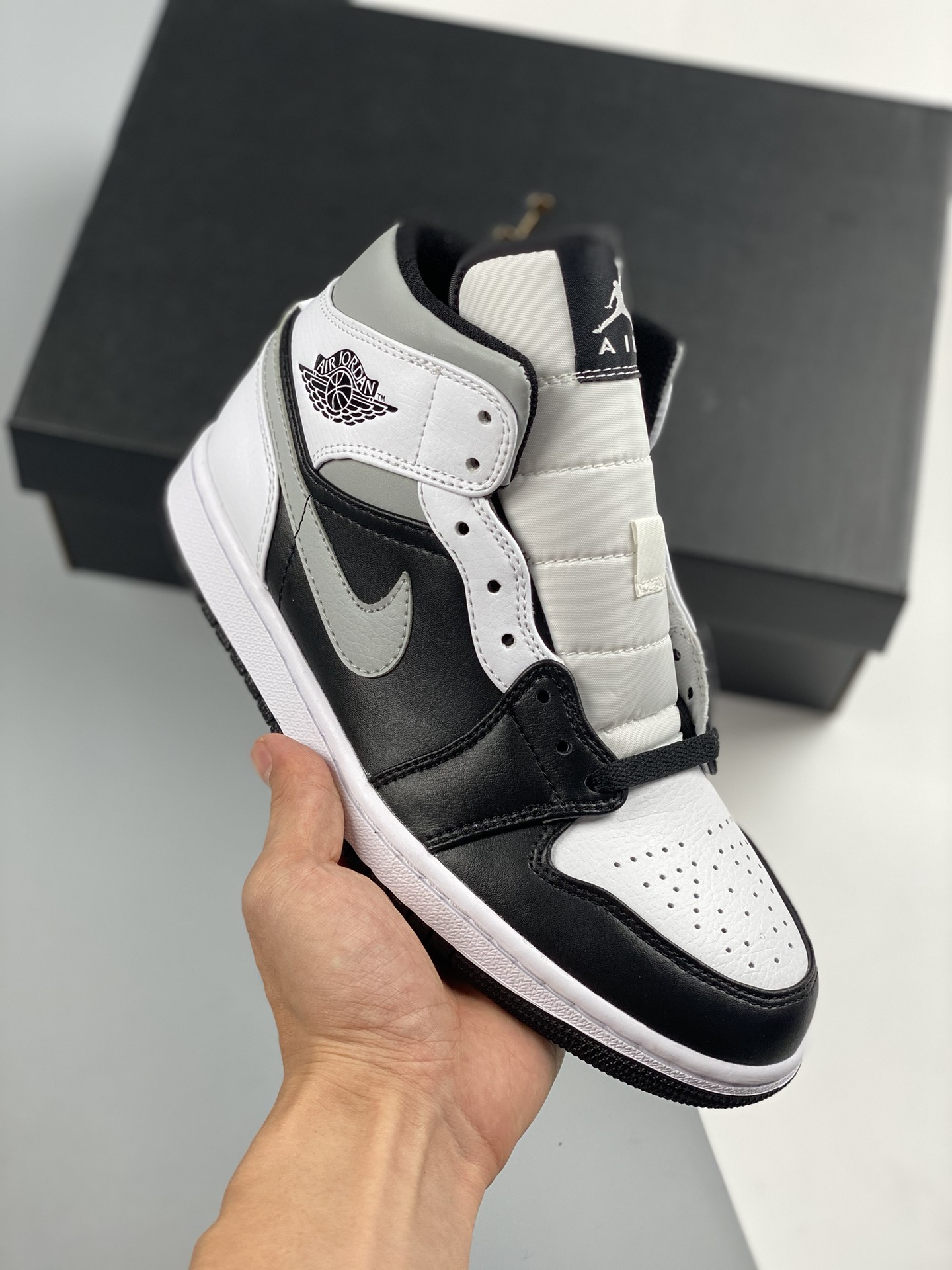 Original bare shoe level, the highest craftsmanship product on the market 💯 Air Jordan 1 Mid "White Shadow" black whit…