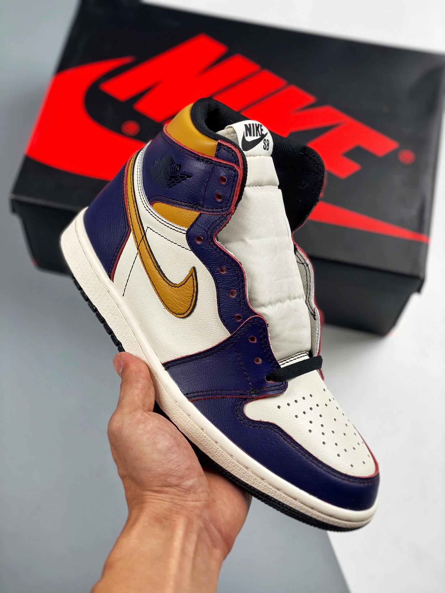 Air Jordan 1 Retro "Court Purple" Lakers "scratch-off" best value for money on the market 💯 Original professional Jord…