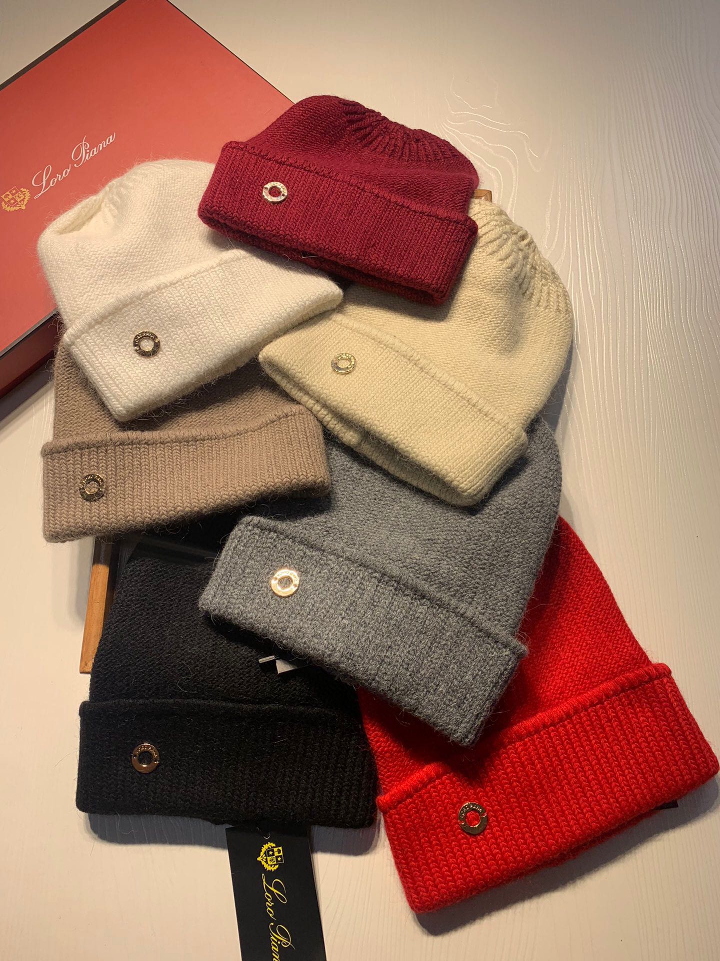 NO:362187,.LP.【Wool Single Hat】Guest supplies small wool!  A precious collection of soul hats!  Guest color yarn is very beautiful!  classic!  The touch is soft and greasy. 70 wool 30 rabbit hair. A lamb combed lamb can only produce 30-40g of wool. Such a hat requires three or four lambs. Don’t use ordinary hats on the market to pretend to be. Is the yarn supplied by customers good? The market goods are incomparable!  The top-notch luxury of materials is the charm of the product. Easy access to the counter. Those who mix in the counter must receive it. They love every color. And they are beautiful and endurable!  Men, women, young and old can wear it!  You can beautify the real thing~ Hat Straw Hat Fisherman's Hat Baseball Hat Knitted Hats, Hats, Loro Piana, espadrilles, hats.LP.【羊毛单帽】客供小羊毛！珍贵典藏的灵魂帽子！客供色纱.每个颜色都非常好看！经典！手感软腻.70羊毛30兔毛.一只小羊精梳过的小羊仅能产出30-40g的羊毛.这么一个帽子得三四只小羊.不要拿市面上普通帽子冒充相比.客供的纱线好吗.市场货没得比！用料顶级奢华这就是产品的魅力.轻松出入专柜.混专柜的来必收.素色每个颜色都爱.而且美耐级了！男女老少均可用佩戴！见到实物你们能美化了～帽子草帽渔夫帽棒球帽针织帽,帽子,loro piana,espadrilles,hats,hat