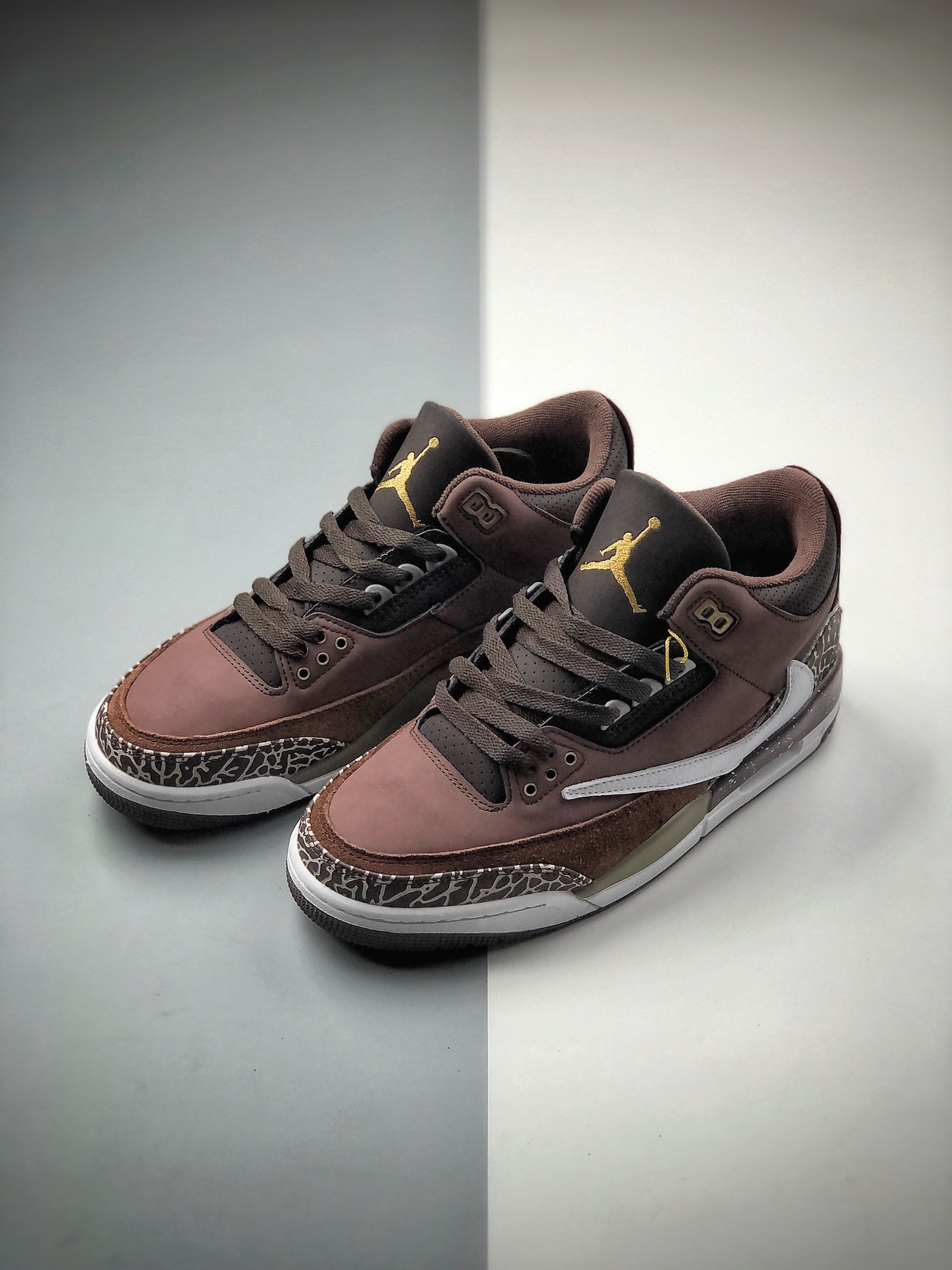 240  Travis Scott x Air Jordan 3 Retro 麂皮 倒勾 树皮纹 AJ3 乔丹3代 aj3 乔3 倒勾深棕 626988-018