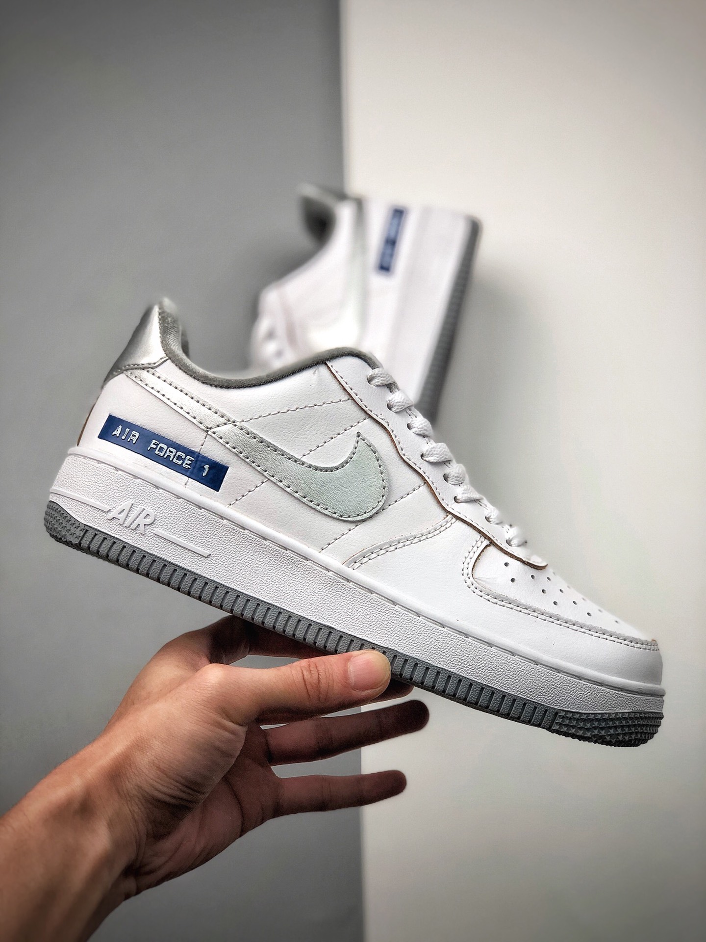 180 Nike 空军一号运动休闲板鞋  DC5209-100