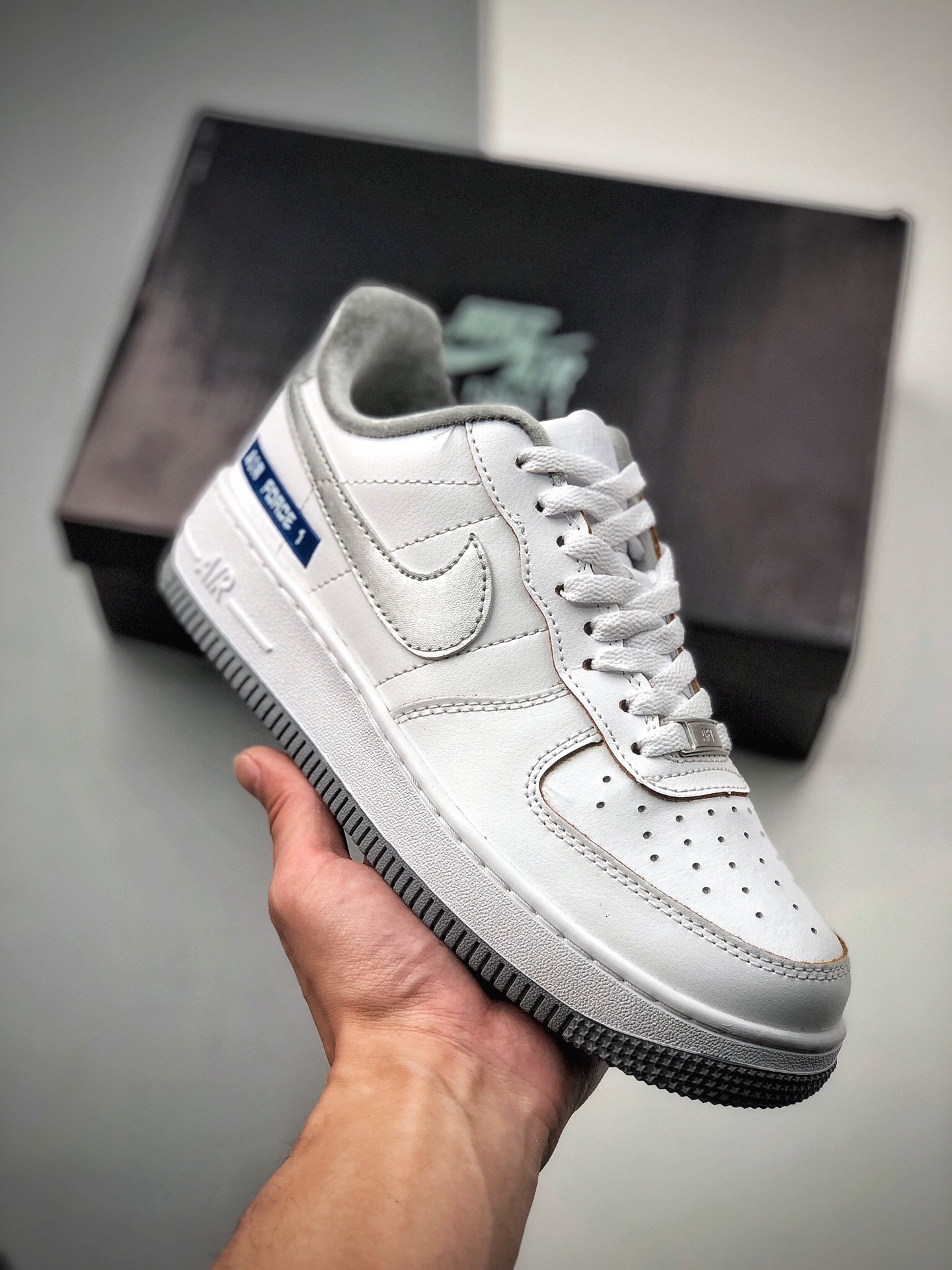 180 Nike 空军一号运动休闲板鞋  DC5209-100