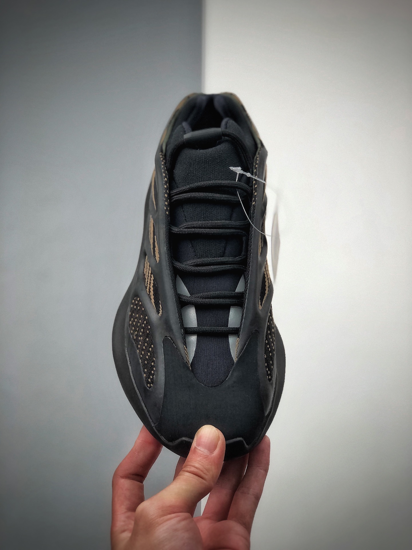 550  阿迪达斯YEEZY BOOST 700 V3“Eremiel”低帮复古休闲运动穿搭慢跑鞋GY0189