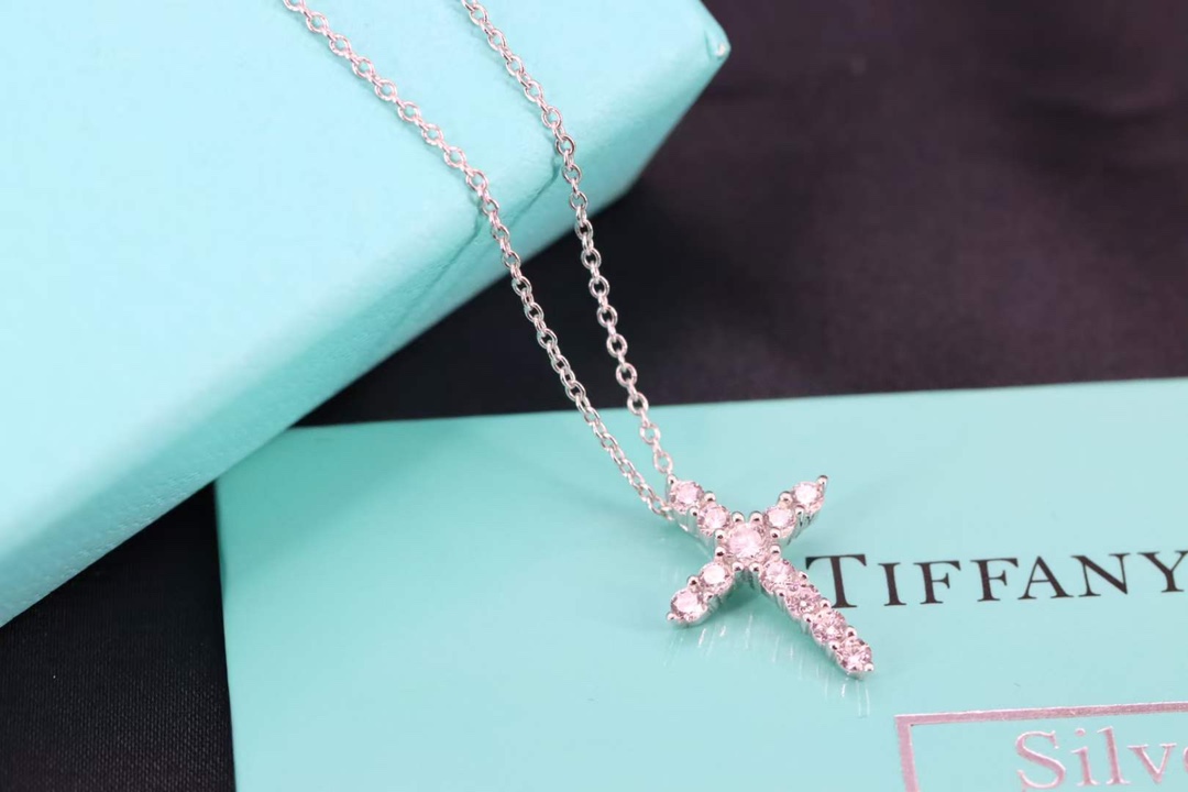 Tiffany & Co. Tiffany&Co. 满钻十字架锁骨项链