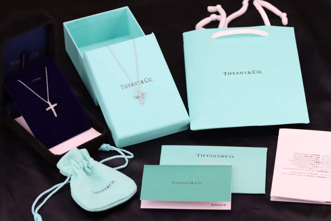 Tiffany & Co. Tiffany&Co. 满钻十字架锁骨项链