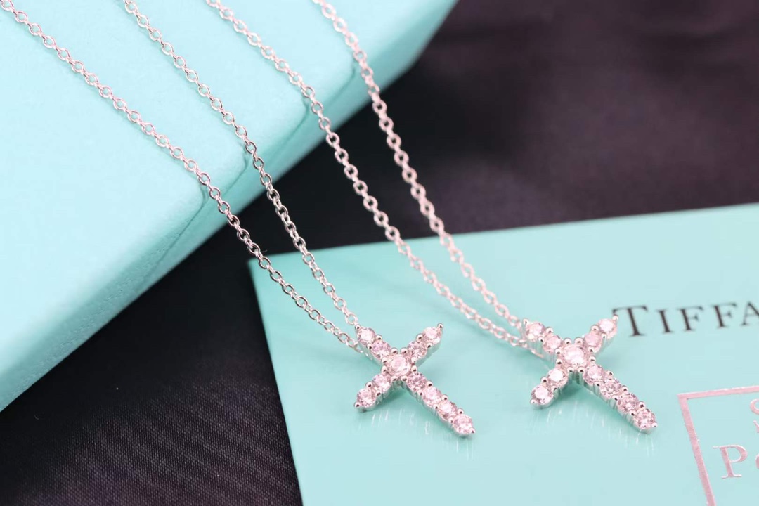 Tiffany & Co. Tiffany&Co. 满钻十字架锁骨项链