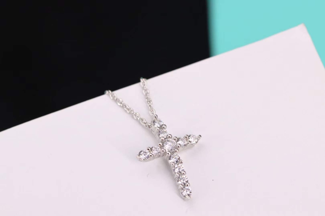 Tiffany & Co. Tiffany&Co. 满钻十字架锁骨项链