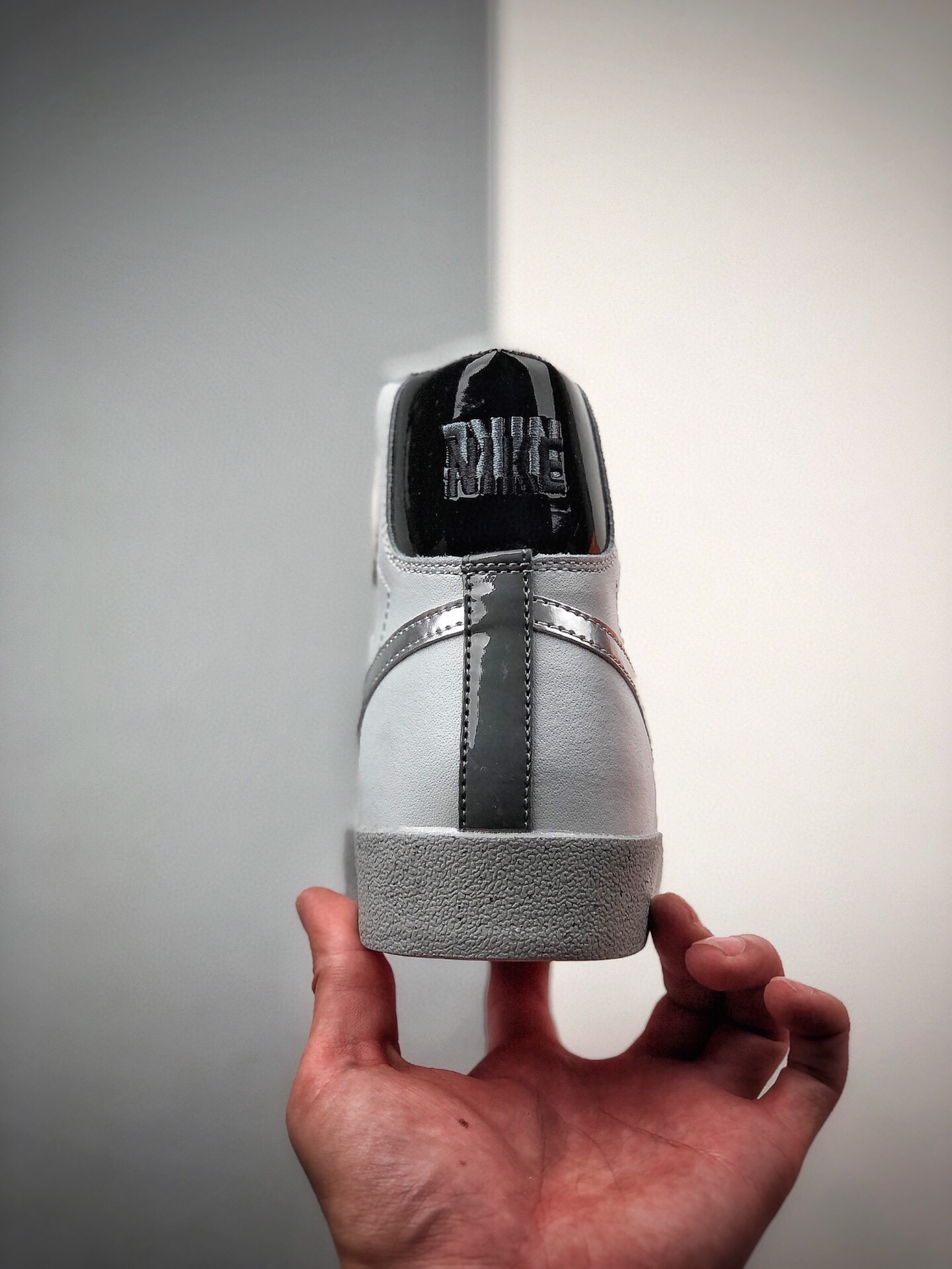 240 耐克 开拓者 这款以上海为主题的Blazer Mid 77 Vintage DC9170-001