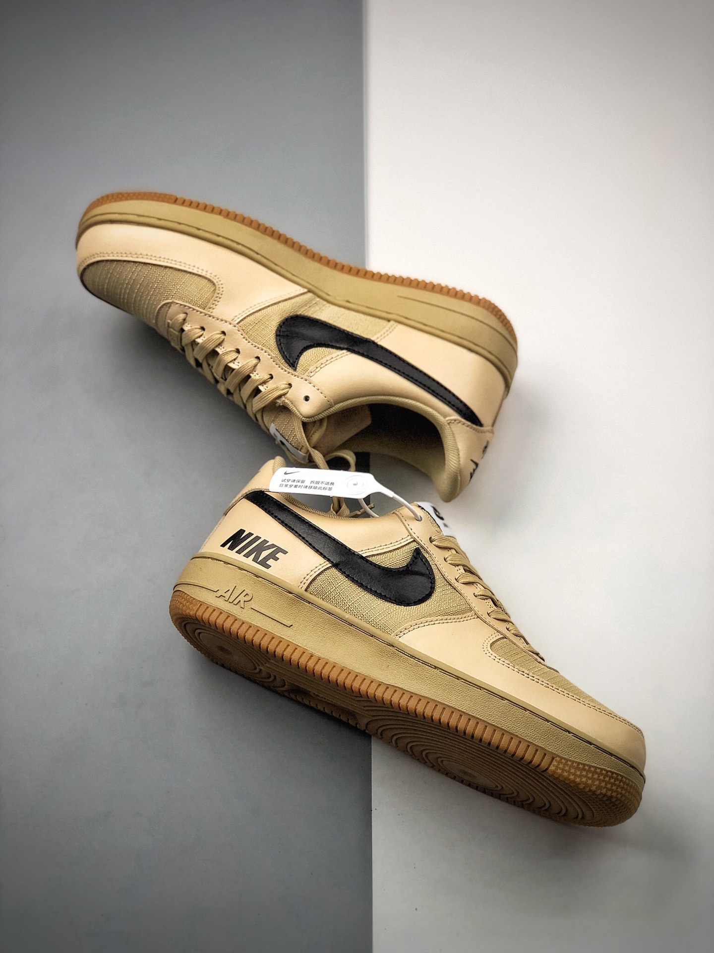 180 Nike 空军一号运动休闲板鞋  货号：CQ4215-700