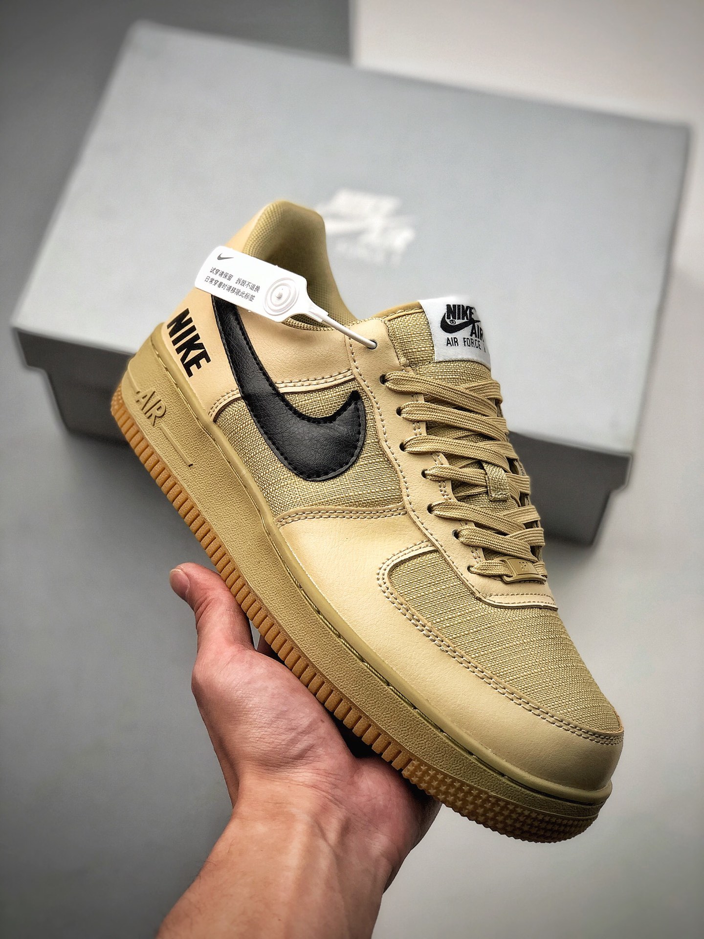 180 Nike 空军一号运动休闲板鞋  货号：CQ4215-700