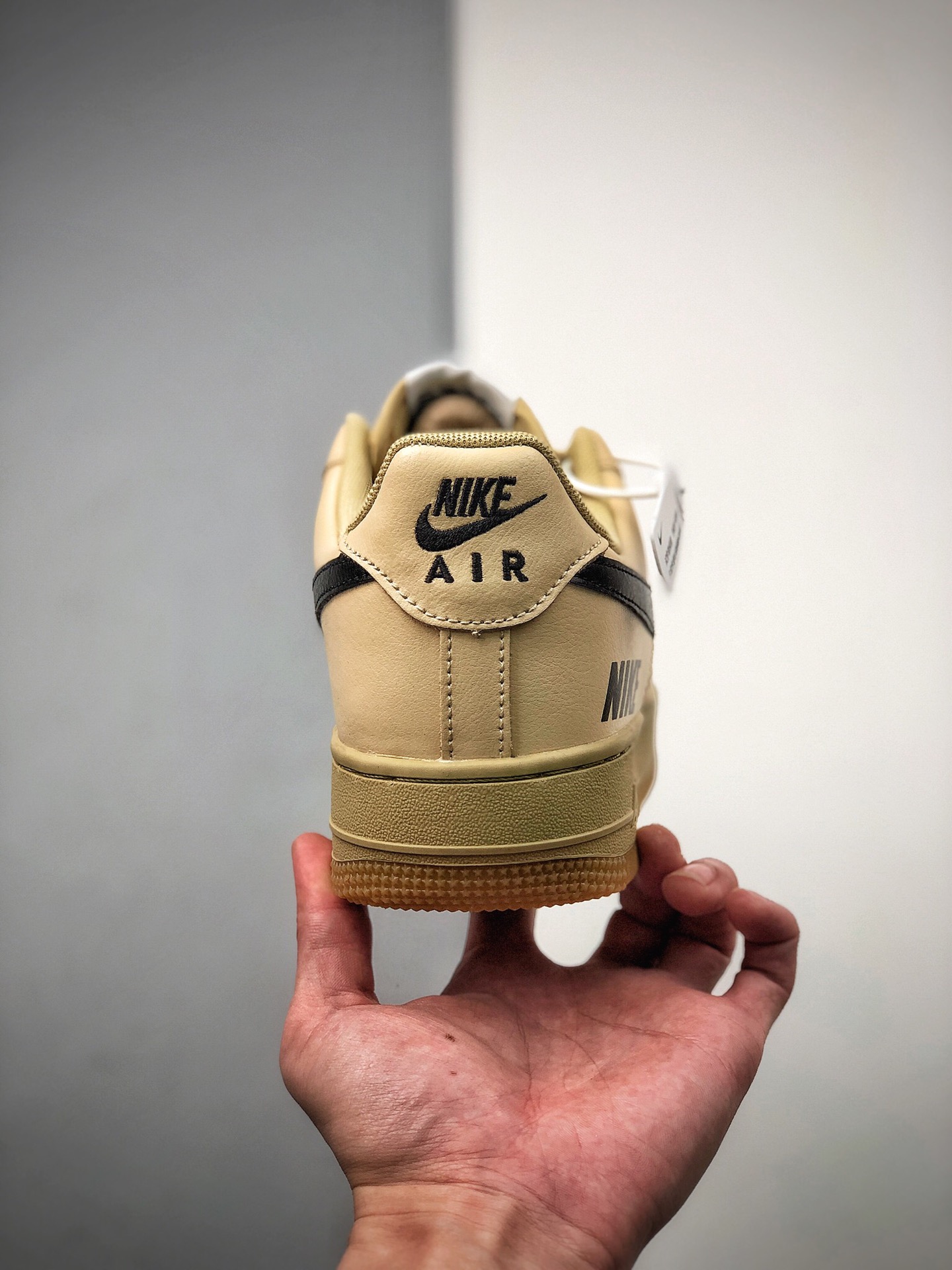 180 Nike 空军一号运动休闲板鞋  货号：CQ4215-700